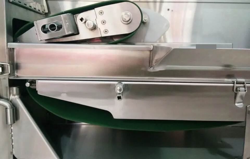 Quick-release mechanism on a conveyor-fed processing unit
