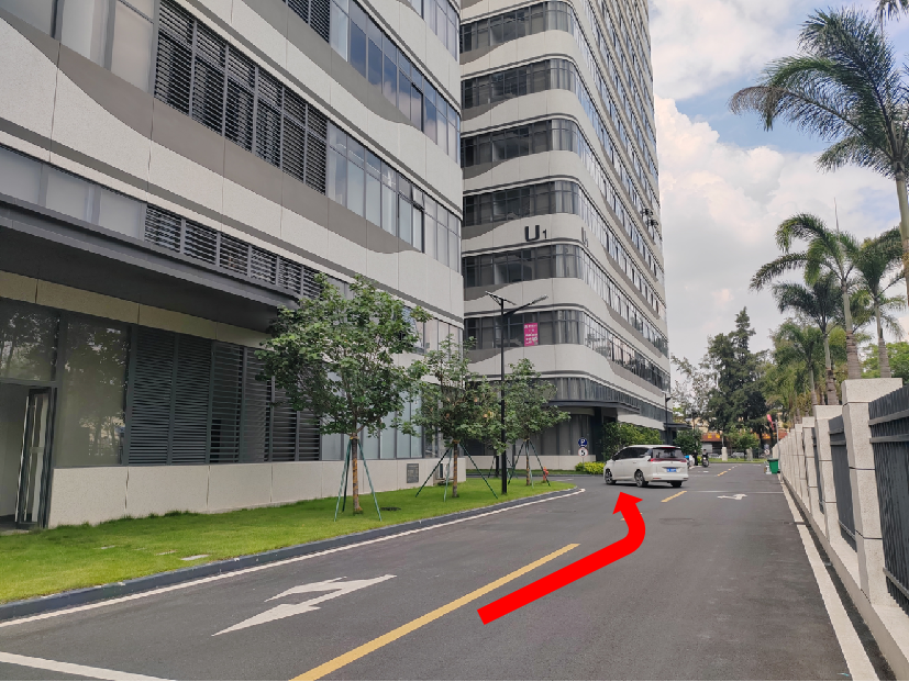 Internal driving route beside Building U1