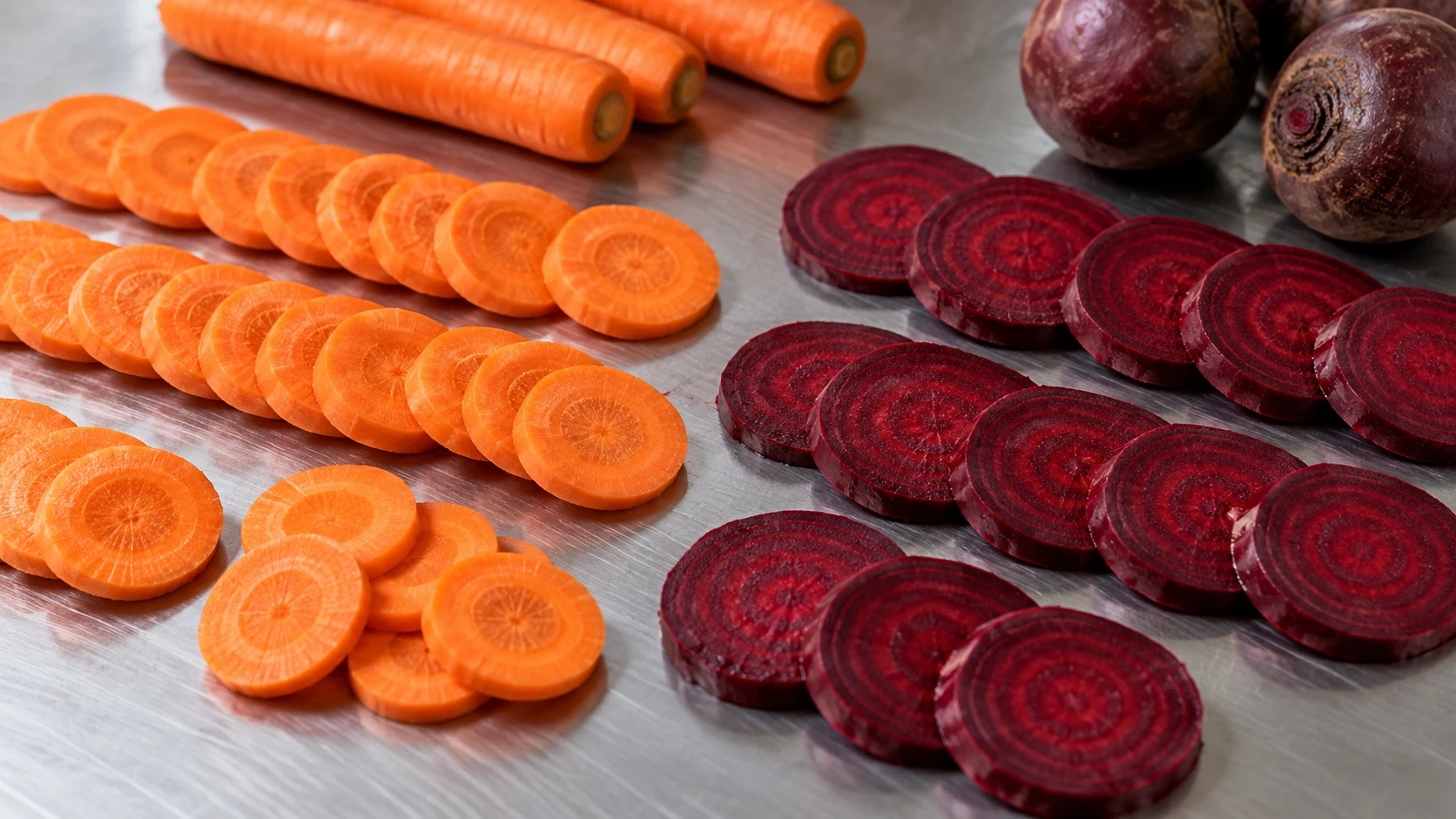 Carrot slicing equipment for dehydration illustrated with carrot and beetroot slices